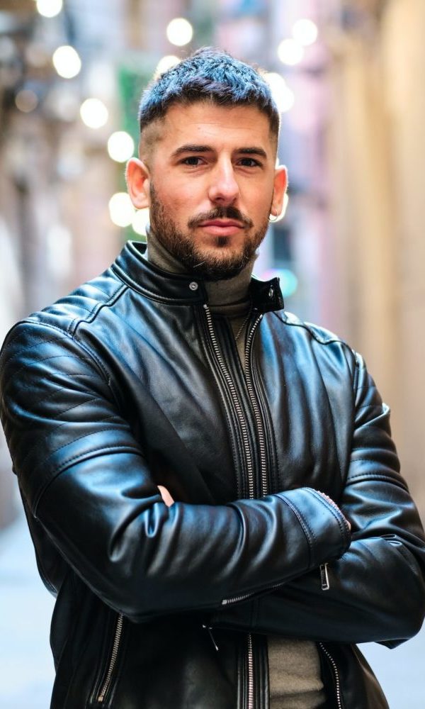 urban-man-looking-at-the-camera-with-the-arms-crossed-e1683098309396.jpg